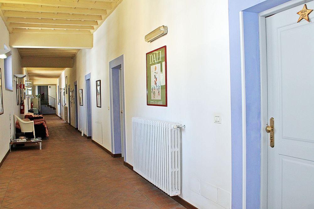 רומא Orsa Maggiore Hostel For Women Only מראה חיצוני תמונה
