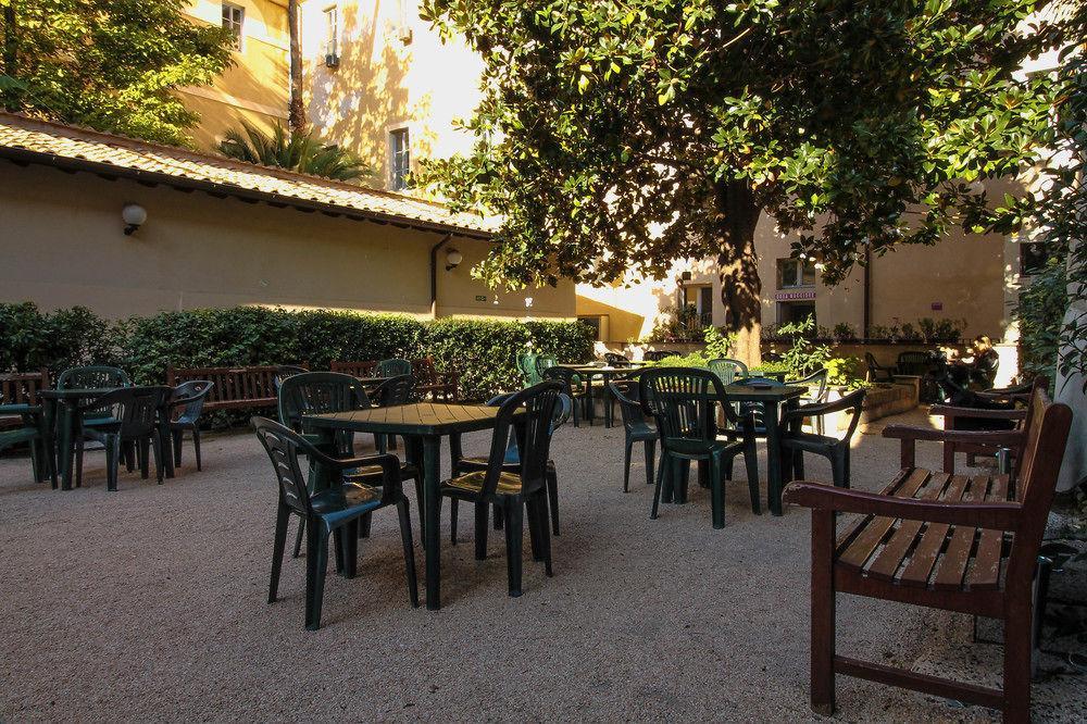 רומא Orsa Maggiore Hostel For Women Only מראה חיצוני תמונה
