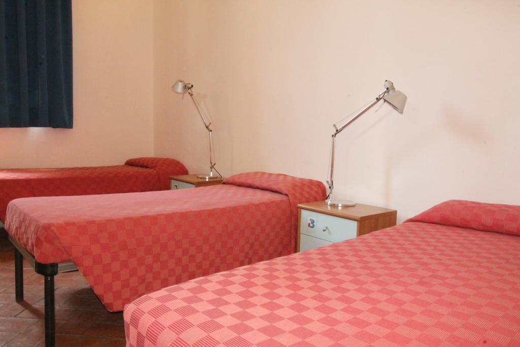 רומא Orsa Maggiore Hostel For Women Only מראה חיצוני תמונה
