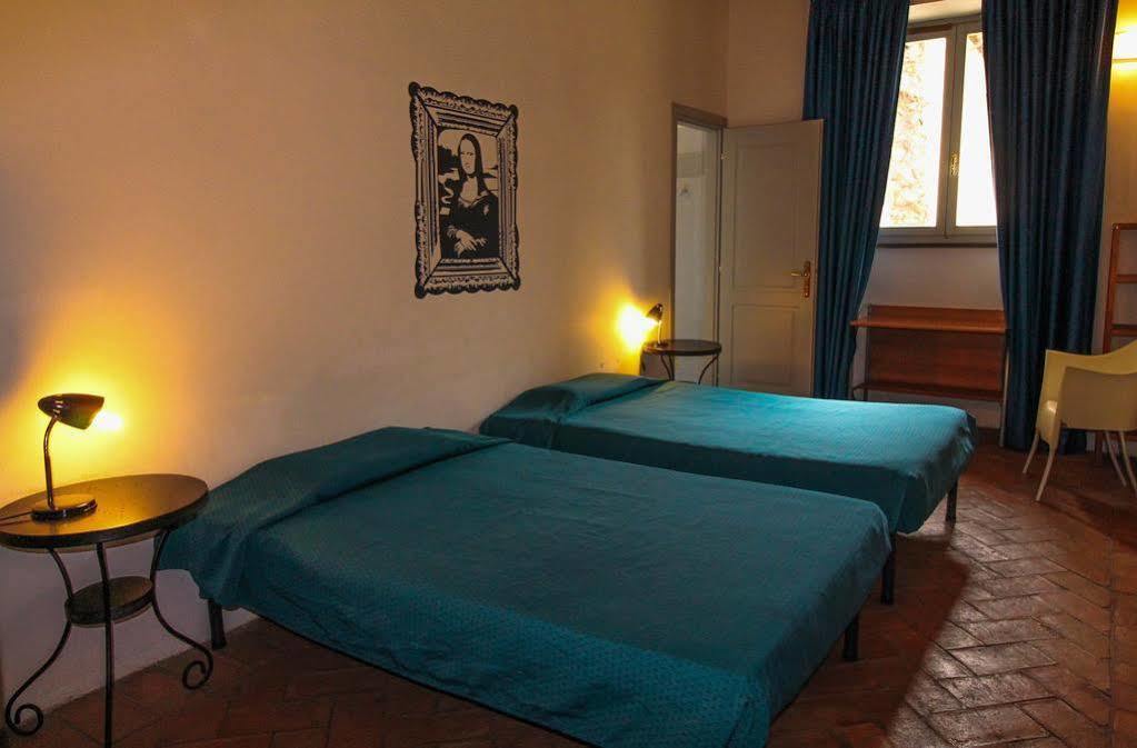 רומא Orsa Maggiore Hostel For Women Only מראה חיצוני תמונה