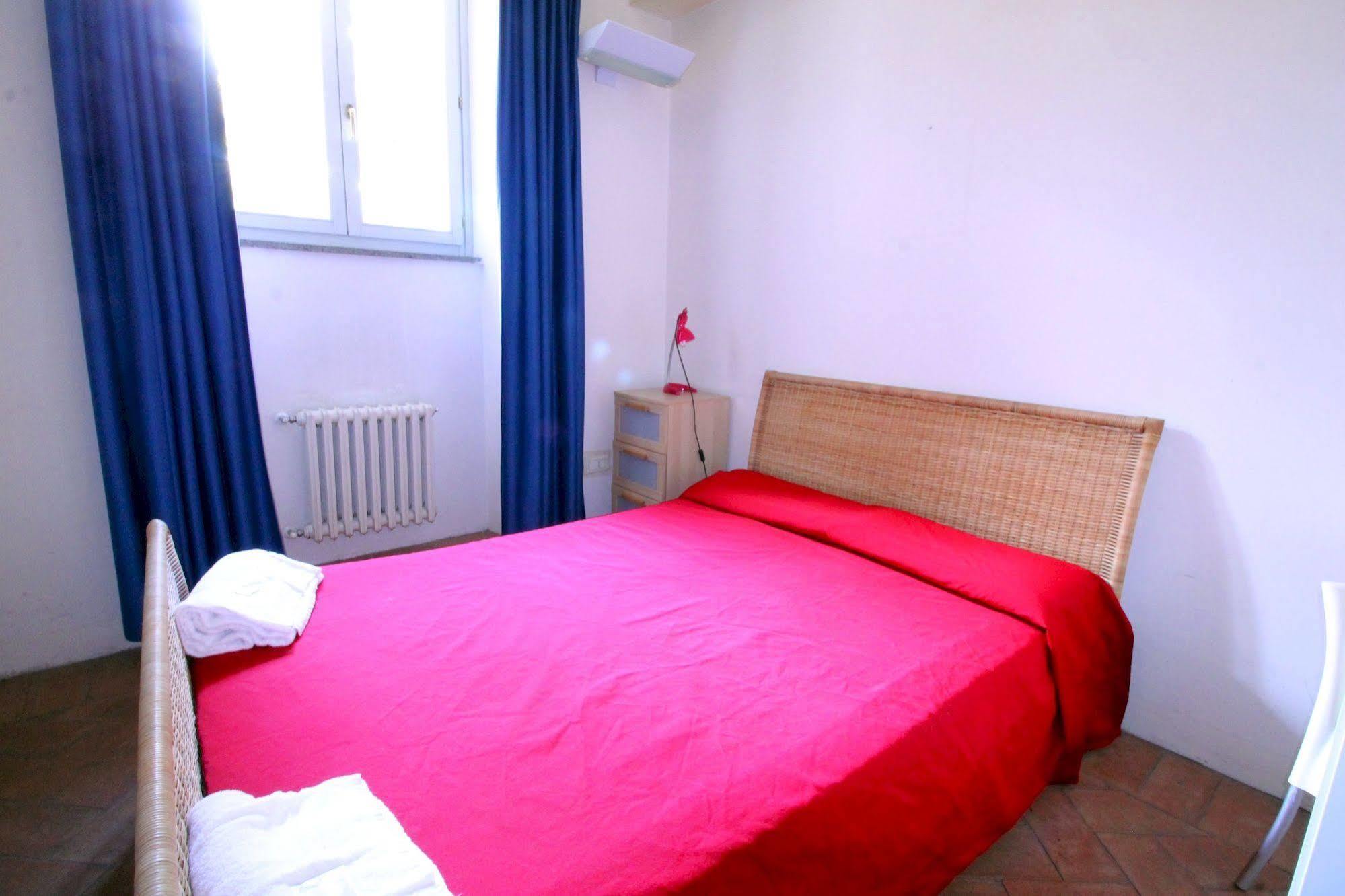 רומא Orsa Maggiore Hostel For Women Only מראה חיצוני תמונה