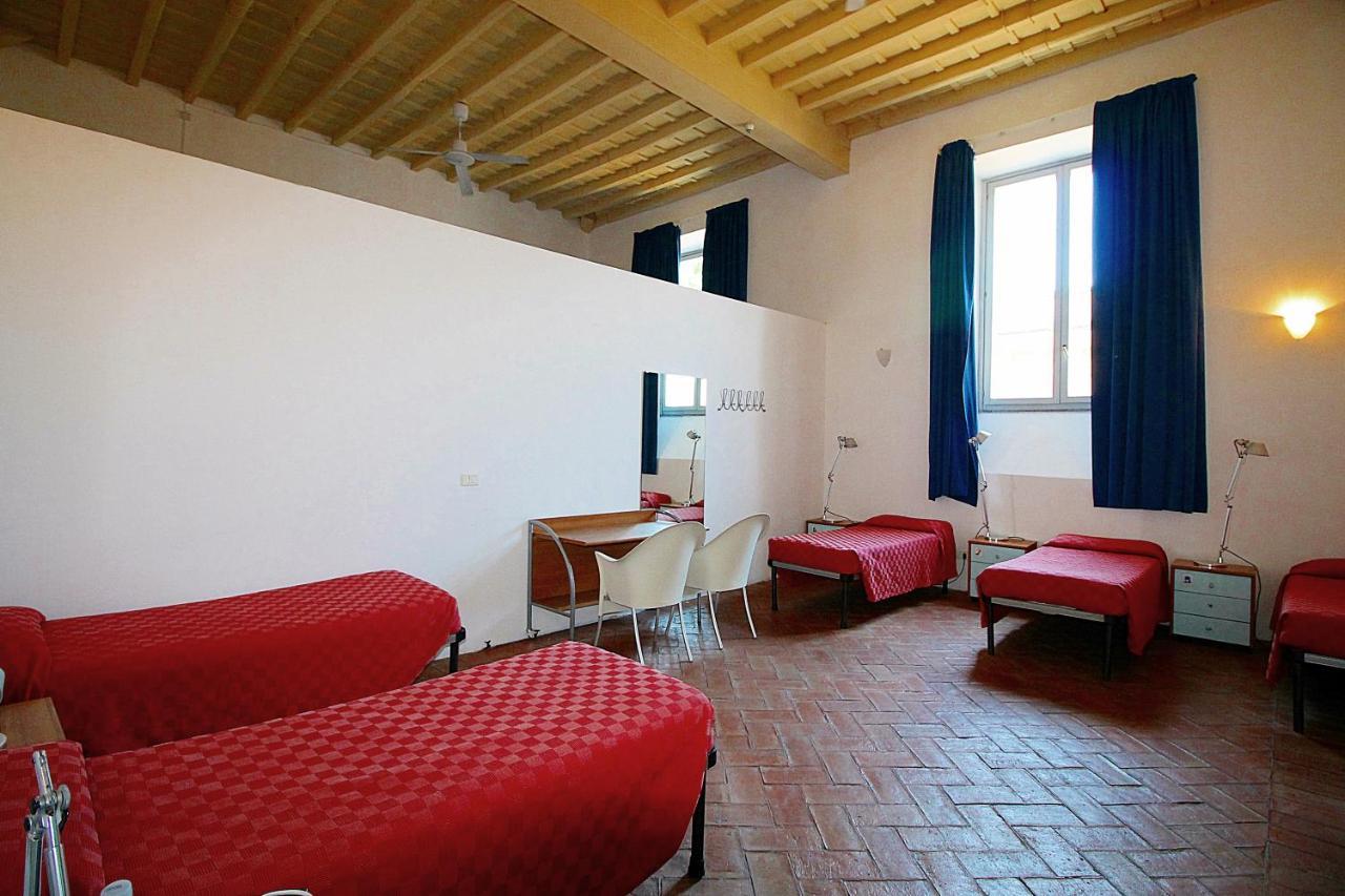 רומא Orsa Maggiore Hostel For Women Only מראה חיצוני תמונה