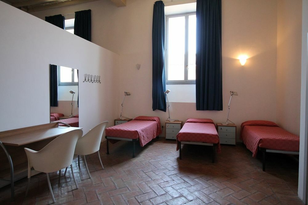 רומא Orsa Maggiore Hostel For Women Only מראה חיצוני תמונה